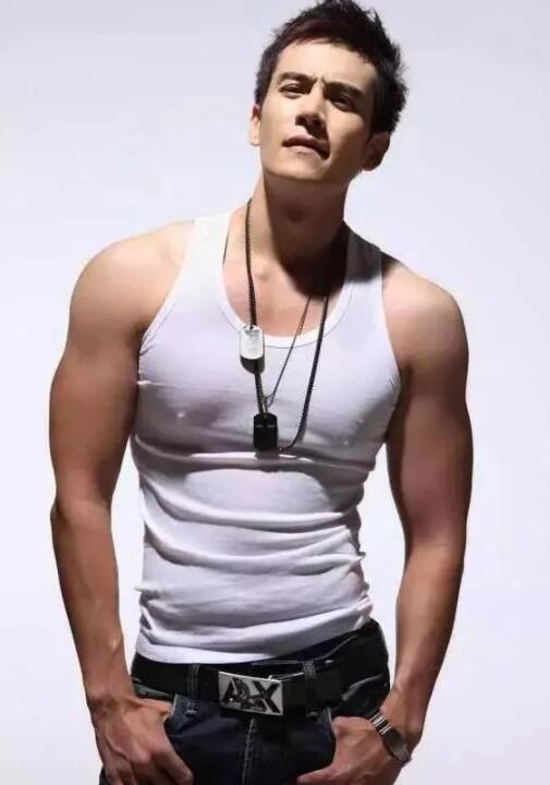 帅哥∣《如懿传》凌云彻高颜值大腿长，曾撞脸彭于晏，拒演《上瘾》！－－经超 - 51虹马