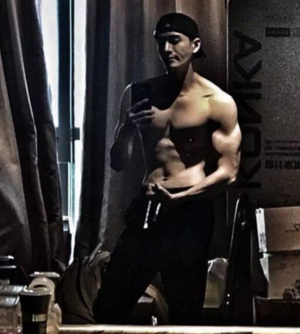 帅哥∣《如懿传》凌云彻高颜值大腿长,曾撞脸彭于晏,拒演《上瘾》!--经超 - 51虹马 帅哥∣《如懿传》凌云彻高颜值大腿长,曾撞脸彭于晏,拒演《上瘾》!--经超 - 51虹马