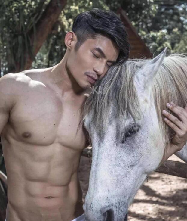 新婚前夜，借着酒劲我把新郎官给睡了 - 51虹马