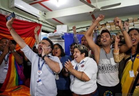 【国际同志新闻】我留长发就被骂gay 足球界太歧视同性恋等 - 51虹马