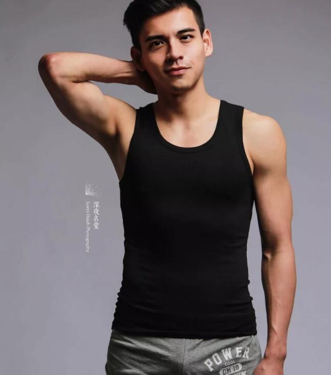 看点∣正装空少自称“本宫”！月兑掉制服秀身材，沐浴照自带风情！ - 51虹马