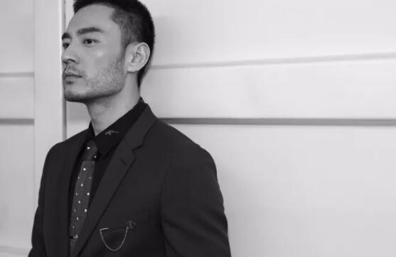 络腮胡男李光洁秋日写真剧照爆出来了， 这身板套上西服尽显熟男魅力 - 51虹马