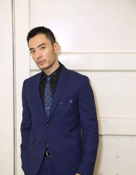 络腮胡男李光洁秋日写真剧照爆出来了， 这身板套上西服尽显熟男魅力 - 51虹马