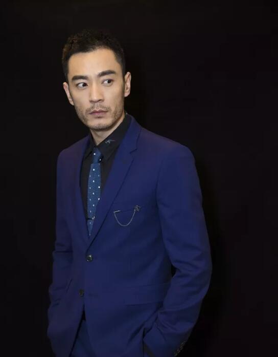 络腮胡男李光洁秋日写真剧照爆出来了， 这身板套上西服尽显熟男魅力 - 51虹马