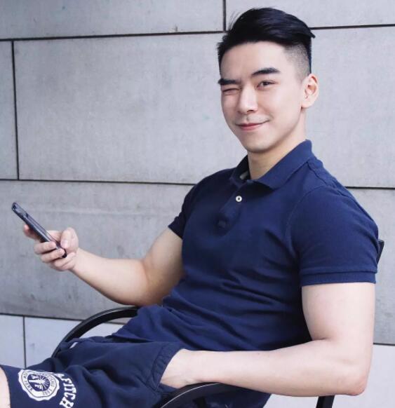 梁先生资料照片都在这儿，前凸后翘太Sexy！ - 51虹马