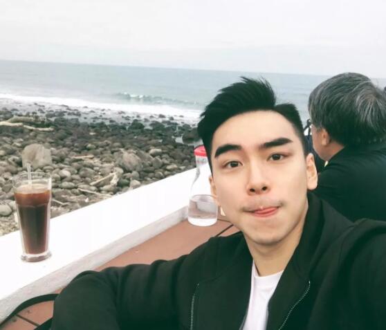 梁先生资料照片都在这儿，前凸后翘太Sexy！ - 51虹马