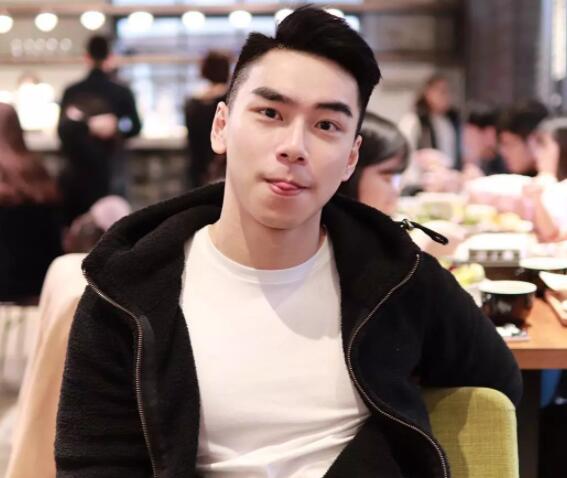 梁先生资料照片都在这儿，前凸后翘太Sexy！ - 51虹马