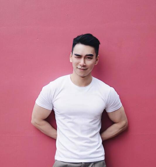 梁先生资料照片都在这儿，前凸后翘太Sexy！ - 51虹马