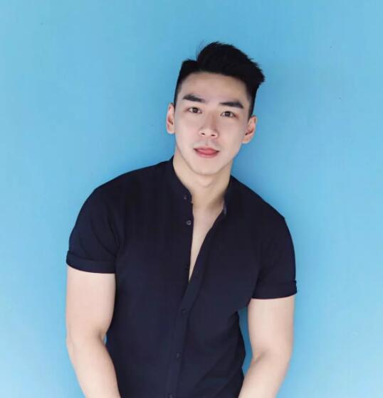 梁先生资料照片都在这儿，前凸后翘太Sexy！ - 51虹马