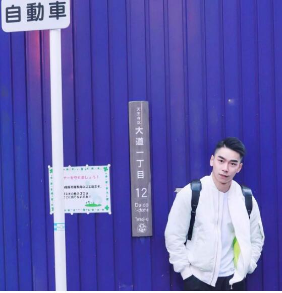 梁先生资料照片都在这儿，前凸后翘太Sexy！ - 51虹马