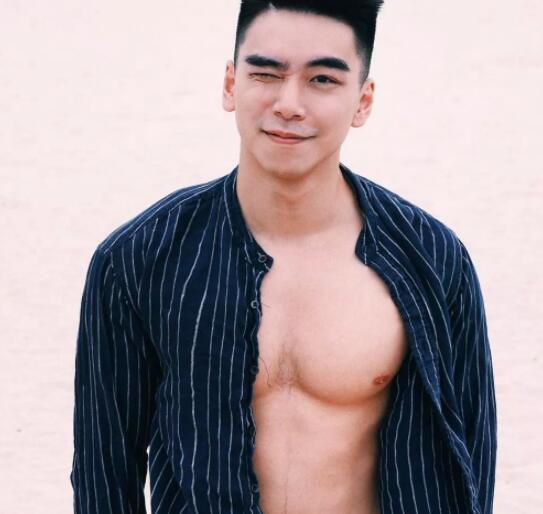 梁先生资料照片都在这儿，前凸后翘太Sexy！ - 51虹马