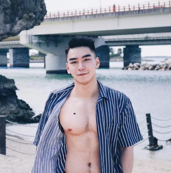 梁先生资料照片都在这儿，前凸后翘太Sexy！ - 51虹马