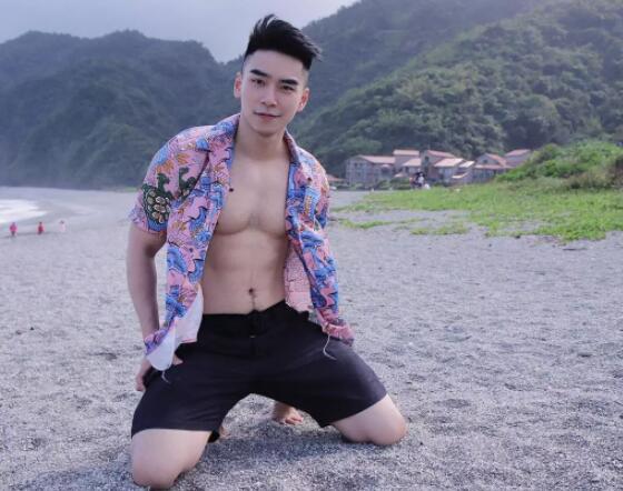 梁先生资料照片都在这儿，前凸后翘太Sexy！ - 51虹马