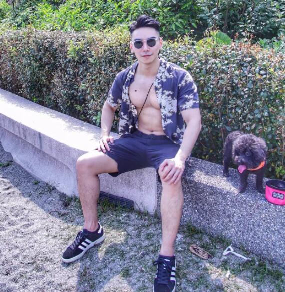 梁先生资料照片都在这儿，前凸后翘太Sexy！ - 51虹马