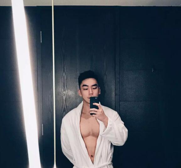 梁先生资料照片都在这儿，前凸后翘太Sexy！ - 51虹马