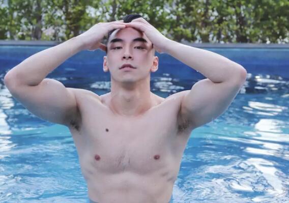 梁先生资料照片都在这儿，前凸后翘太Sexy！ - 51虹马