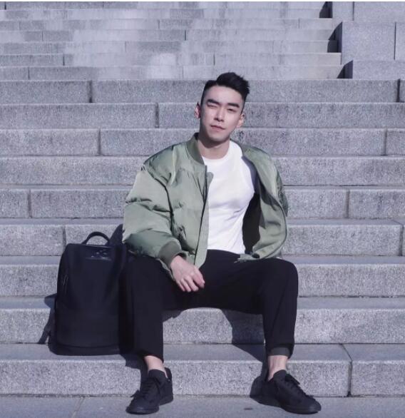 梁先生资料照片都在这儿，前凸后翘太Sexy！ - 51虹马