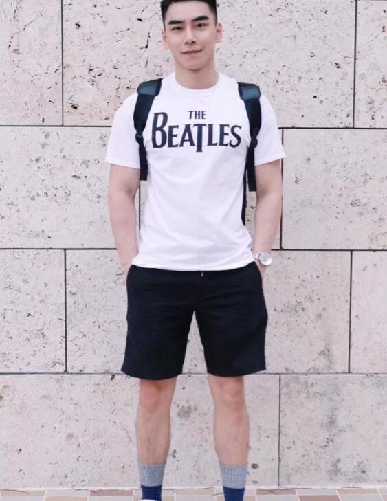 梁先生资料照片都在这儿，前凸后翘太Sexy！ - 51虹马