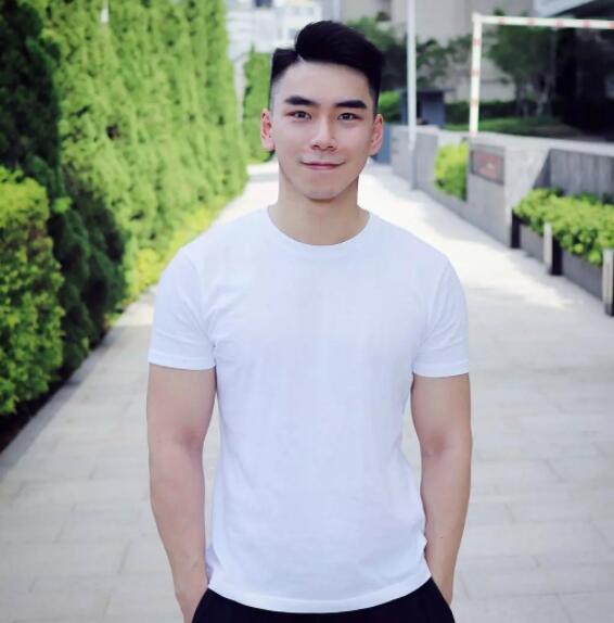 梁先生资料照片都在这儿，前凸后翘太Sexy！ - 51虹马