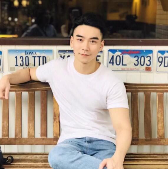 梁先生资料照片都在这儿，前凸后翘太Sexy！ - 51虹马