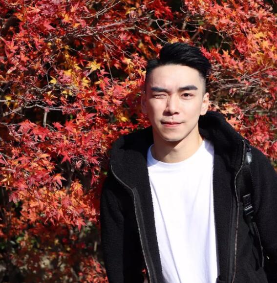 梁先生资料照片都在这儿，前凸后翘太Sexy！ - 51虹马