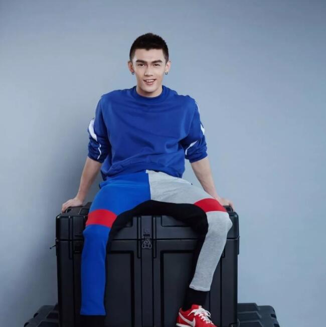 帅哥∣阳光俊朗肌肉坚实，pick一下这个爱笑的温暖小哥！－－娃尔 - 51虹马