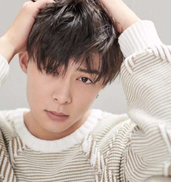 帅哥∣军装帅哥+禁欲霸总,这个有颜有肉的东北大汉纸发的糖真甜!--张铭恩 - 51虹马 帅哥∣军装帅哥+禁欲霸总,这个有颜有肉的东北大汉纸发的糖真甜!--张铭恩 - 51虹马