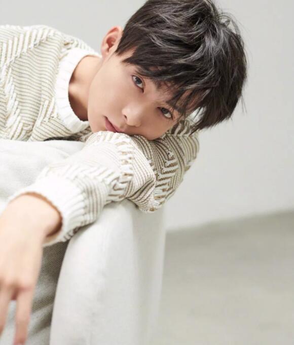 帅哥∣军装帅哥+禁欲霸总，这个有颜有肉的东北大汉纸发的糖真甜！－－张铭恩 - 51虹马