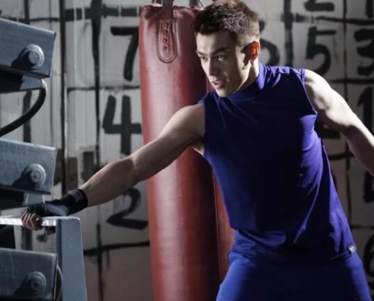 帅哥∣阳光俊朗肌肉坚实，pick一下这个爱笑的温暖小哥！－－娃尔 - 51虹马