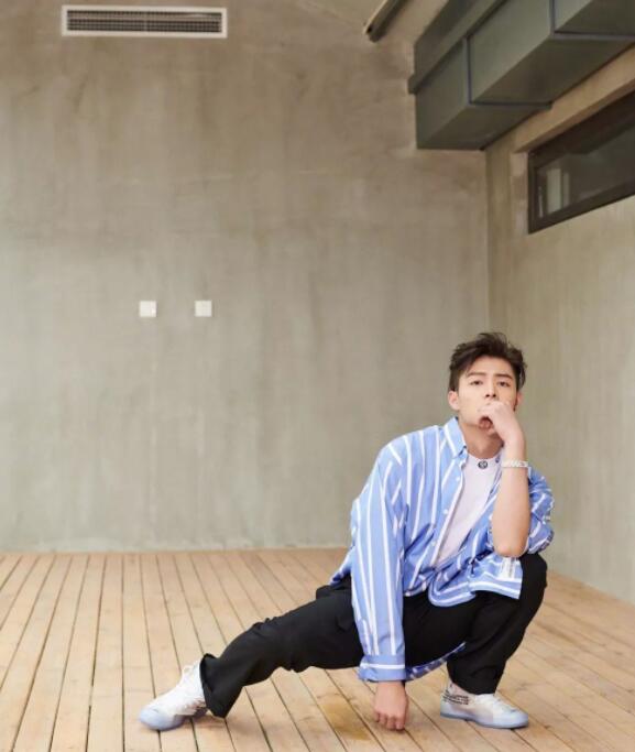 帅哥∣军装帅哥+禁欲霸总，这个有颜有肉的东北大汉纸发的糖真甜！－－张铭恩 - 51虹马