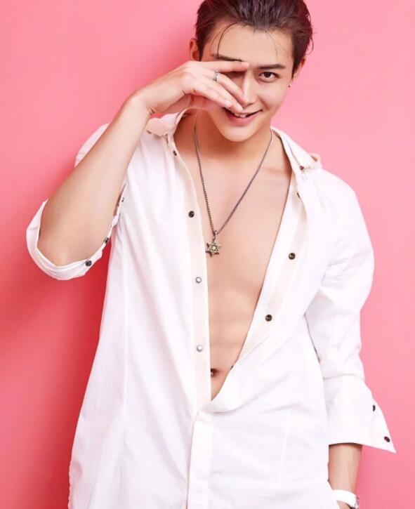 帅哥∣军装帅哥+禁欲霸总，这个有颜有肉的东北大汉纸发的糖真甜！－－张铭恩 - 51虹马