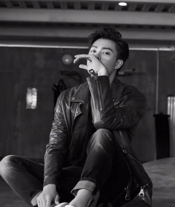 帅哥∣军装帅哥+禁欲霸总,这个有颜有肉的东北大汉纸发的糖真甜!--张铭恩 - 51虹马 帅哥∣军装帅哥+禁欲霸总,这个有颜有肉的东北大汉纸发的糖真甜!--张铭恩 - 51虹马