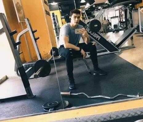 帅哥∣阳光俊朗肌肉坚实，pick一下这个爱笑的温暖小哥！－－娃尔 - 51虹马