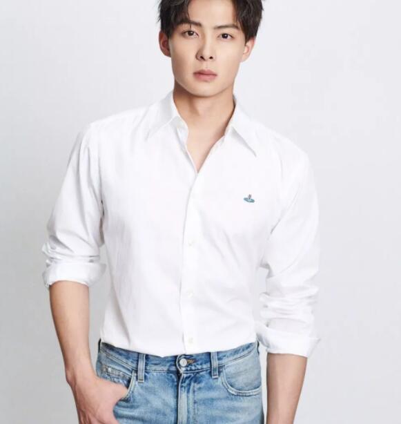 帅哥∣军装帅哥+禁欲霸总，这个有颜有肉的东北大汉纸发的糖真甜！－－张铭恩 - 51虹马