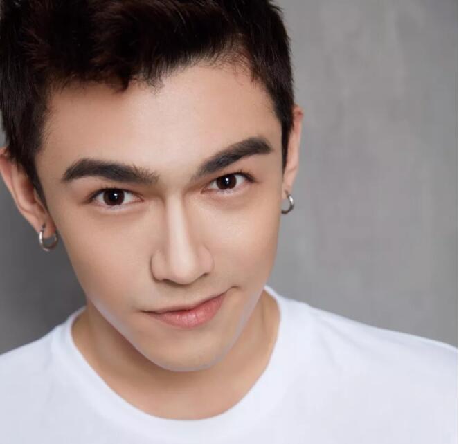 帅哥∣阳光俊朗肌肉坚实，pick一下这个爱笑的温暖小哥！－－娃尔 - 51虹马