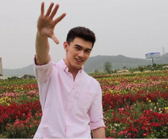 帅哥∣阳光俊朗肌肉坚实，pick一下这个爱笑的温暖小哥！－－娃尔 - 51虹马