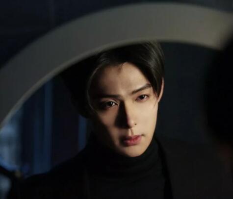 帅哥∣军装帅哥+禁欲霸总，这个有颜有肉的东北大汉纸发的糖真甜！－－张铭恩 - 51虹马