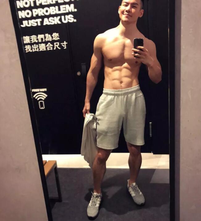 看点∣185寸头帅哥INS曝照太撩人，这只小狼狗用精壮的肌肉征服了我！ - 51虹马