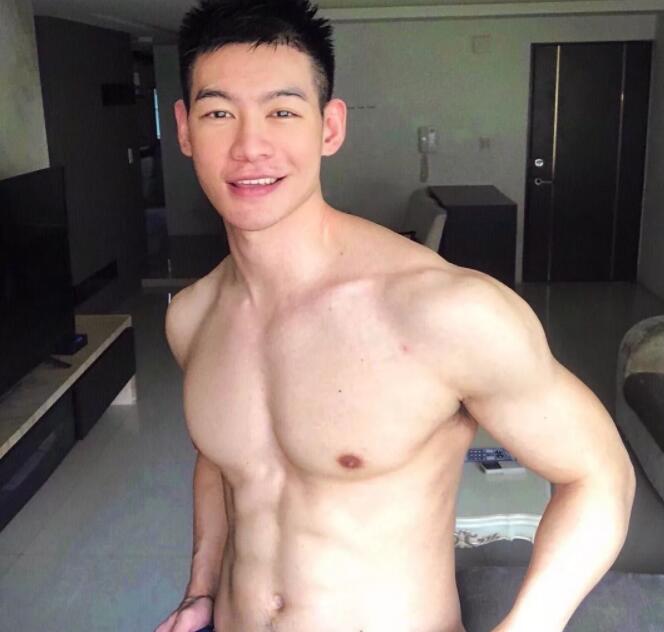 看点∣185寸头帅哥INS曝照太撩人，这只小狼狗用精壮的肌肉征服了我！ - 51虹马