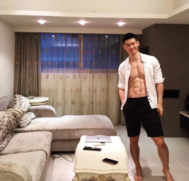 看点∣185寸头帅哥INS曝照太撩人，这只小狼狗用精壮的肌肉征服了我！ - 51虹马