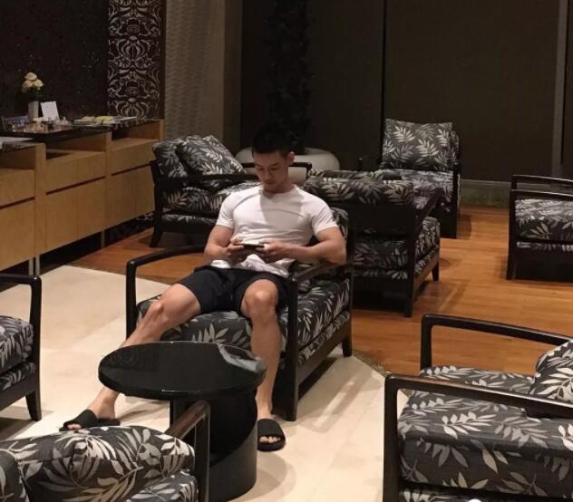 看点∣185寸头帅哥INS曝照太撩人，这只小狼狗用精壮的肌肉征服了我！ - 51虹马