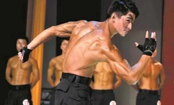 最帅狙击手参选特警型男大赛！狼狗腰＋腱子肉荷尔蒙炸裂！ - 51虹马