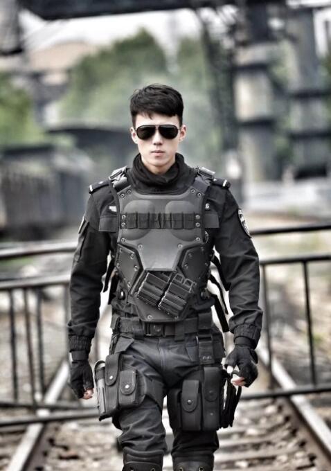 最帅狙击手参选特警型男大赛！狼狗腰＋腱子肉荷尔蒙炸裂！ - 51虹马