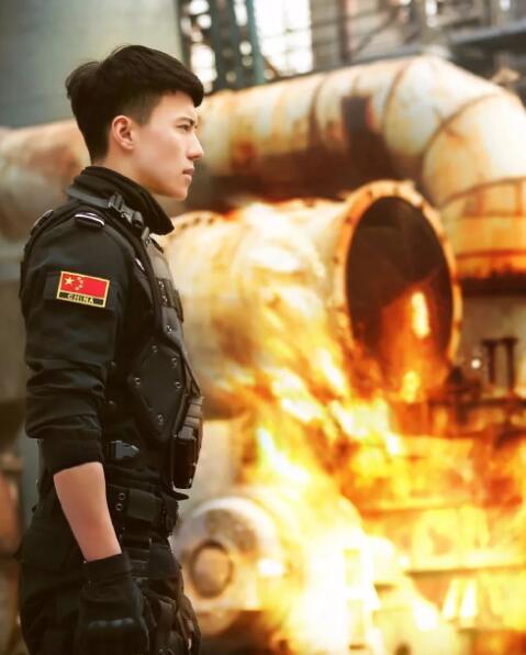 最帅狙击手参选特警型男大赛！狼狗腰＋腱子肉荷尔蒙炸裂！ - 51虹马