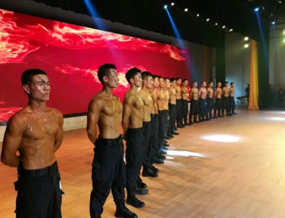 最帅狙击手参选特警型男大赛！狼狗腰＋腱子肉荷尔蒙炸裂！ - 51虹马