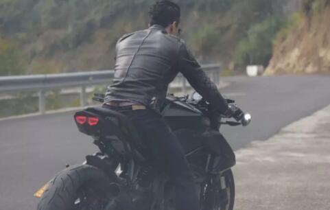 最帅狙击手参选特警型男大赛！狼狗腰＋腱子肉荷尔蒙炸裂！ - 51虹马