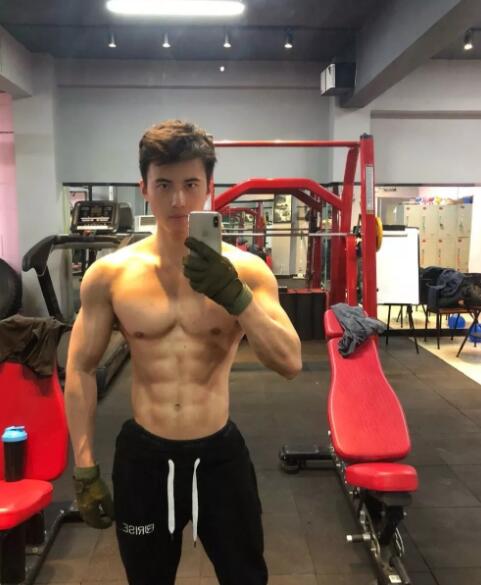 最帅狙击手参选特警型男大赛！狼狗腰＋腱子肉荷尔蒙炸裂！ - 51虹马