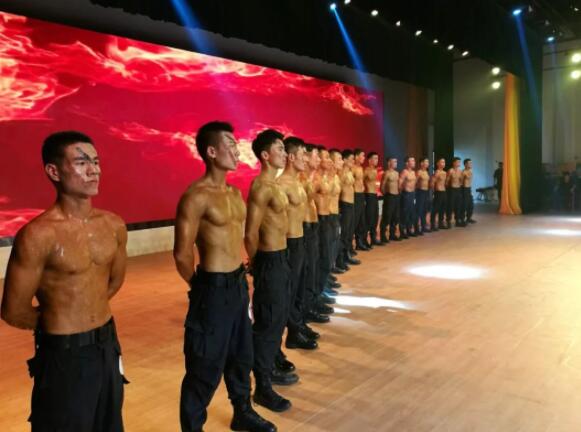 最帅狙击手参选特警型男大赛！狼狗腰＋腱子肉荷尔蒙炸裂！ - 51虹马