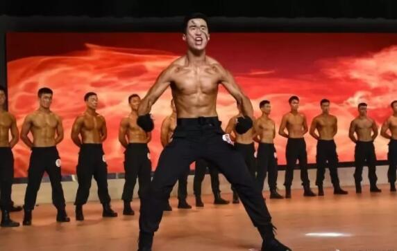 最帅狙击手参选特警型男大赛！狼狗腰＋腱子肉荷尔蒙炸裂！ - 51虹马