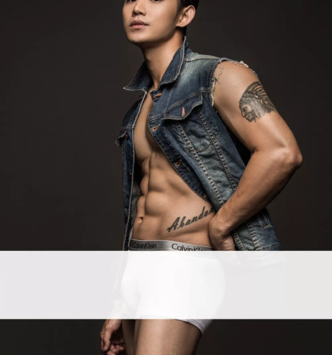 看点∣腱子肉男模兼职健身私教，霸气纹身配王字腹肌，你是押大or小？ - 51虹马